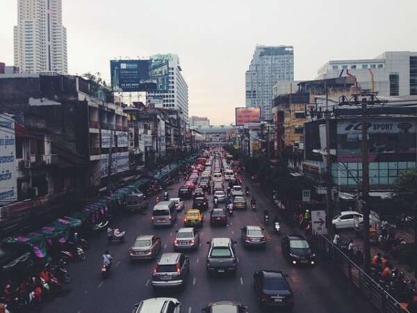 동남아시아에서 'IoT(사물인터넷)'을 이용, 도로 정체를 해결하기 위한 움직임을 보이기 시작했다.
