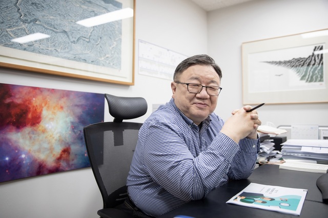 강헌 문화행정가 2021년 인터뷰 모습