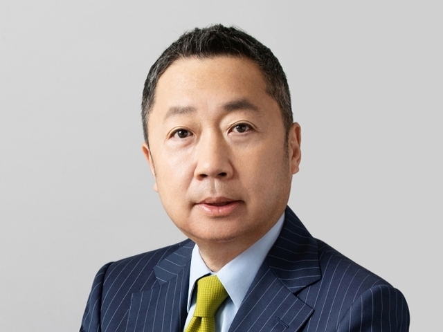 굴삭기 옆에 웨이퍼 놓은 박정원...두산의 미래 '반도체' - 뉴스 썸네일 이미지