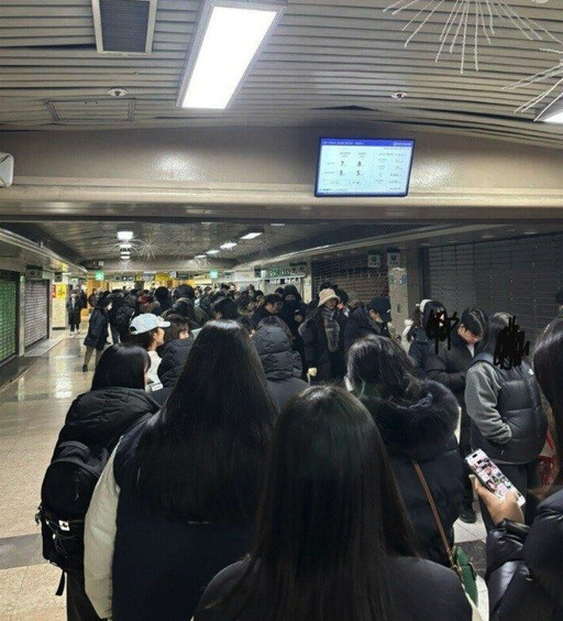 오픈런부터 되팔이까지⋯크리스마스 앞둔 성심당 천태만상 - 뉴스 썸네일 이미지