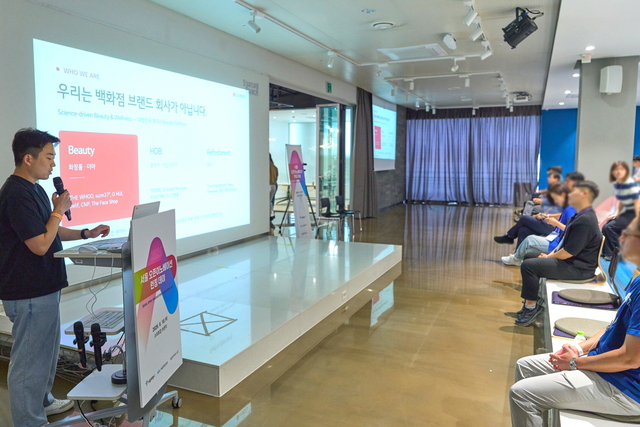 '미래 성장 동력 확보'...LG생활건강, 뷰티테크 스타트업 찾는다 - 뉴스 썸네일 이미지