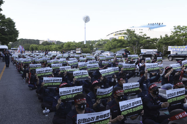 <b>포스코</b>, 58년 만의 첫 파업 끝에 <b>잠정합의</b>…600만원·특별승호 3호봉